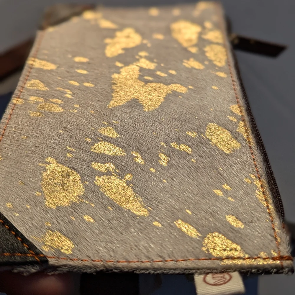Vaan & Co | Metallic Gold Cow Hide Wristlet Cream Tan